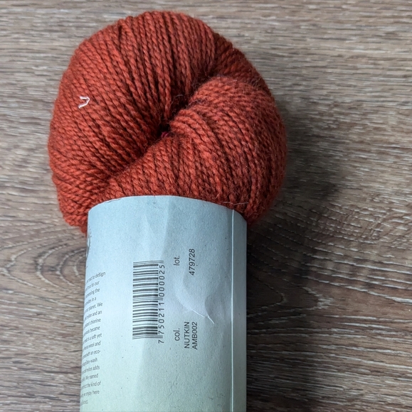 The Fiber Co Amble Wandering Souls Fingering Weight Yarn Colorway Nutkin - Picture 3 of 4